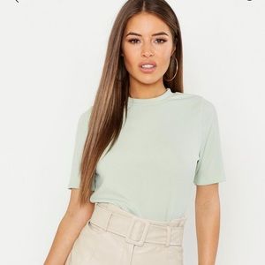 Boohoo ribbed basic t-shirt size 4 or small